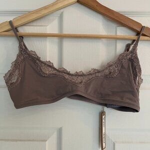 SKIMS FITS EVERYBODY LACE SCOOP BRALETTE